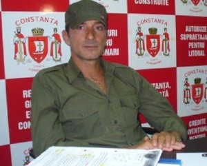 Radu Mazare haine kaki