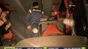 Urme de gloante in parbrizul autocarului ce transporta echipa Fenerbahce