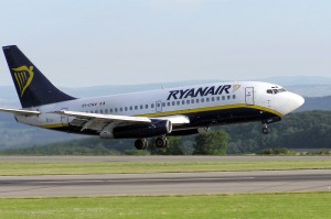 Ryanair vrea sa transporte migrant (public domain)