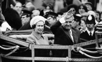 Nicolae Ceausescu si Regina Angliei